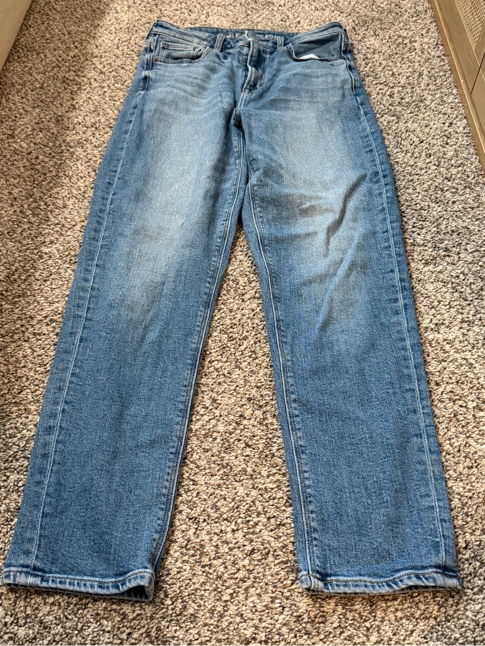 Women’s American Eagle Mom Jean Size 2